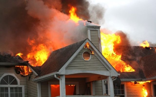 Nằm mơ thấy cháy nhà đánh con gì? Đánh ngay con số Phát Tài